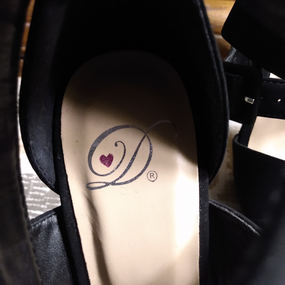 Heels - Picture 2 of 12